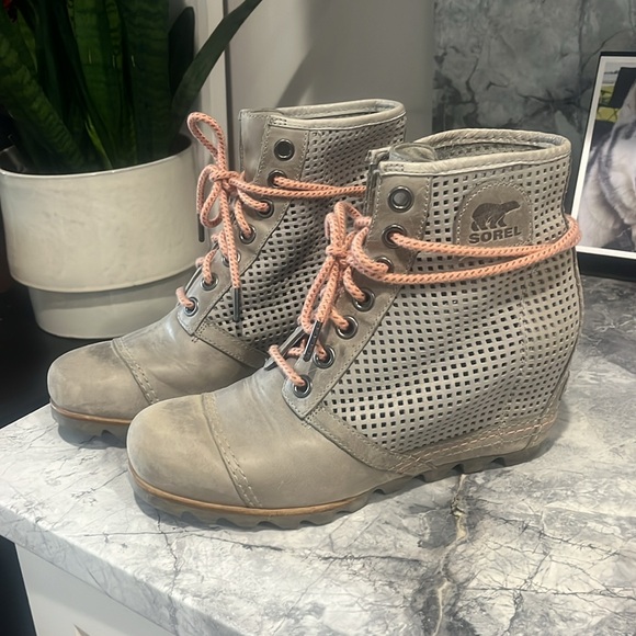 Sorel 1964 Premium Wedge || Rare Perforated Lace Wedge - Picture 4 of 15